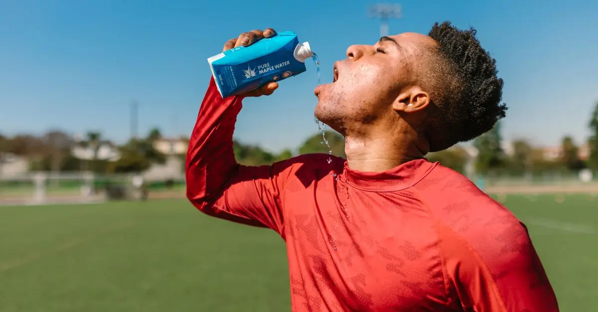 Comment bien s'hydrater avant et après un exercice intense